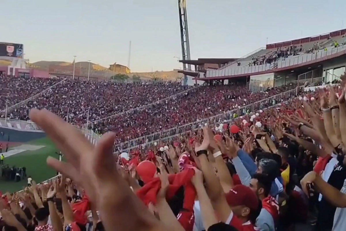 Təbrizin “Səhənd” stadionunda azarkeşlər Azərbaycana dəstək şüarları səsləndiriblər - VİDEO